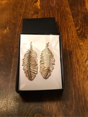 Avon Gold Feather Dangle Earrings